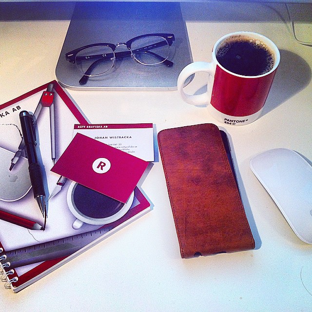 Colour match & style. 484, club master, @thenoduscollection flip case, @rattgrafiska office supplies