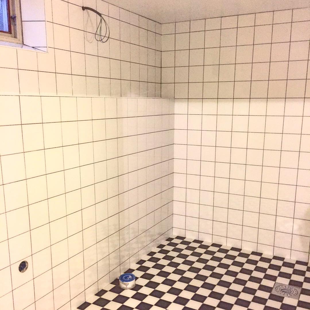 Det börjar likna ett badrum.